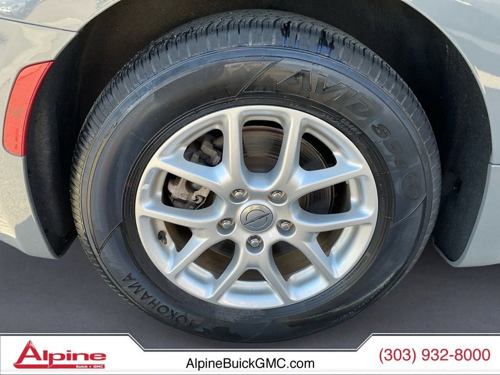 Used 2023 Chrysler Pacifica Touring-L FWD image 14