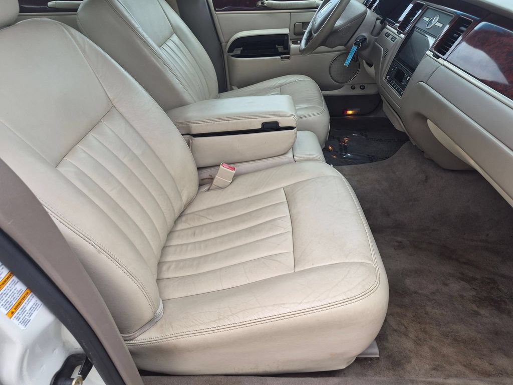 Used 2003 Lincoln Town Car Executive RWD image 27