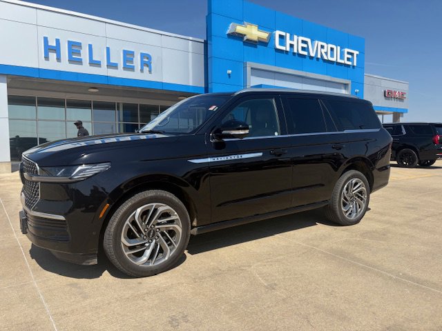 Used 2025 Lincoln Navigator Reserve image 3