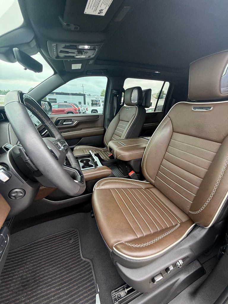 Used 2025 GMC Yukon XL Denali Ultimate AWD/4WD image 7