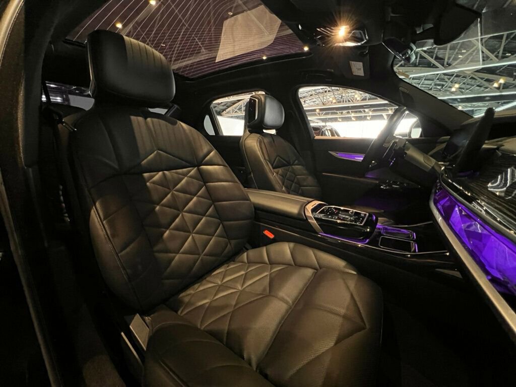 Used 2023 BMW 740i w/ Parking Assistance Package image 35