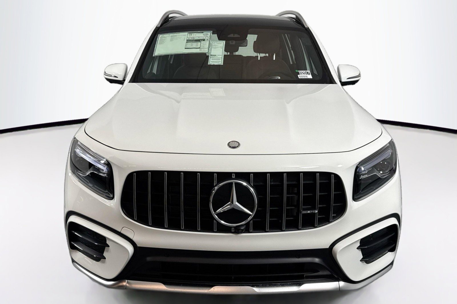 New 2025 Mercedes-Benz GLB 35 AMG 4MATIC image 2