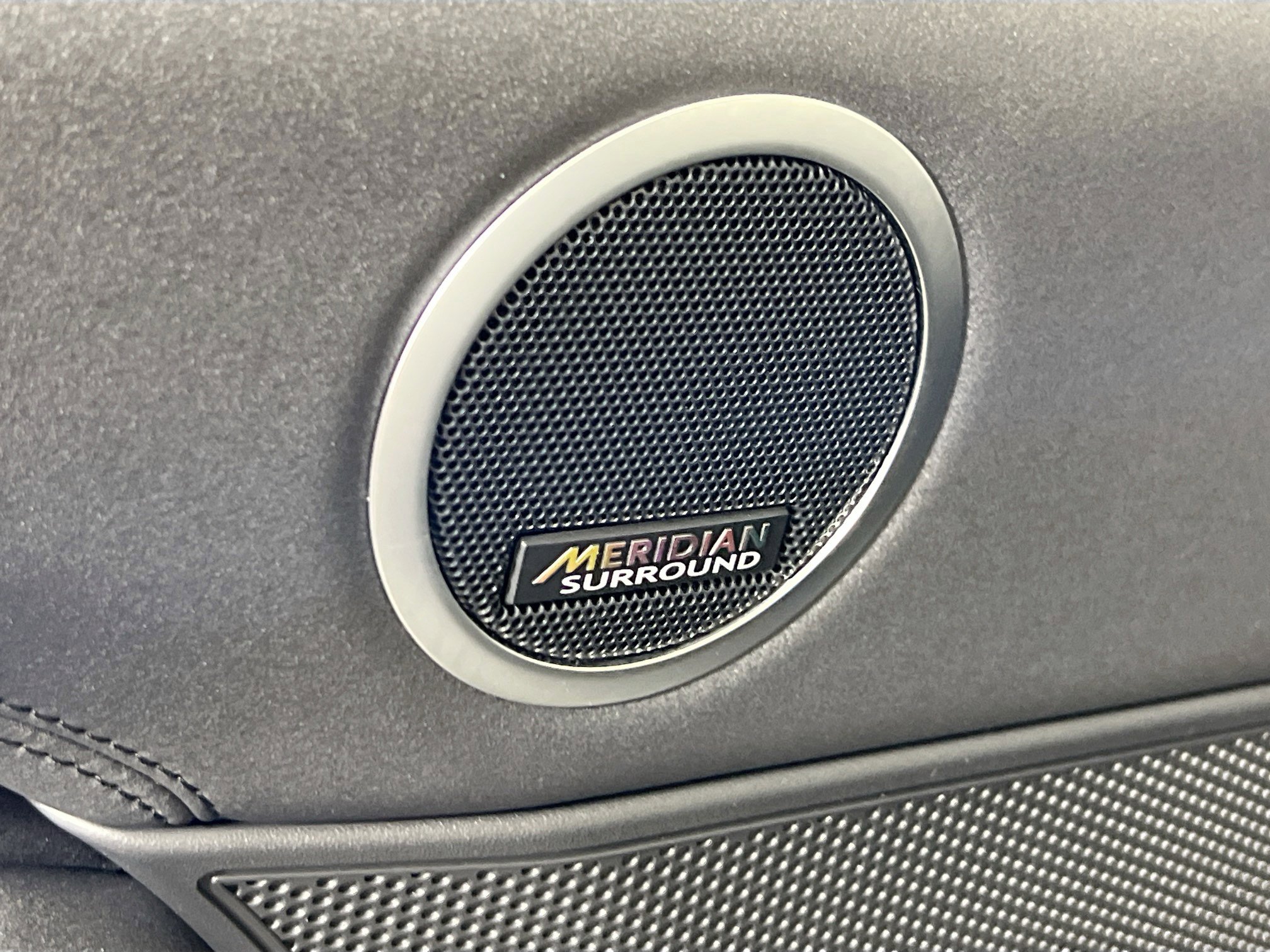 Used 2024 Land Rover Discovery S image 19