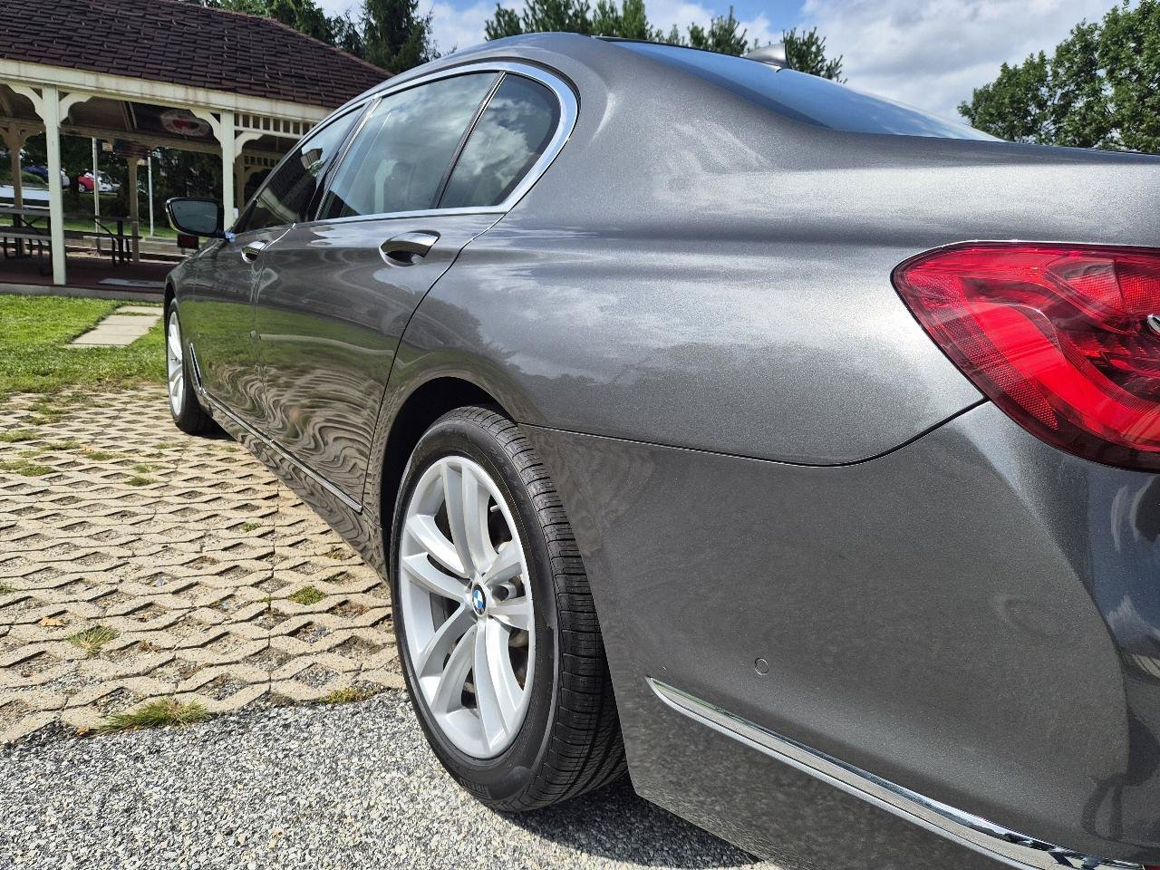 Used 2016 BMW 750i xDrive AWD/4WD image 12