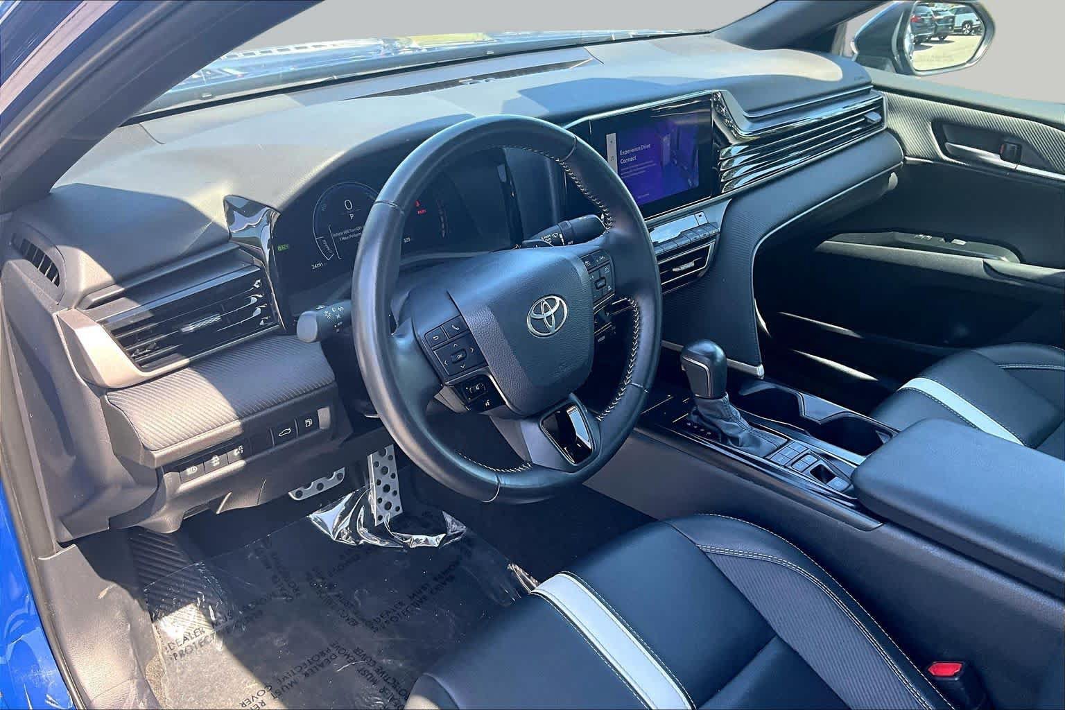 Used 2025 Toyota Camry SE FWD image 17