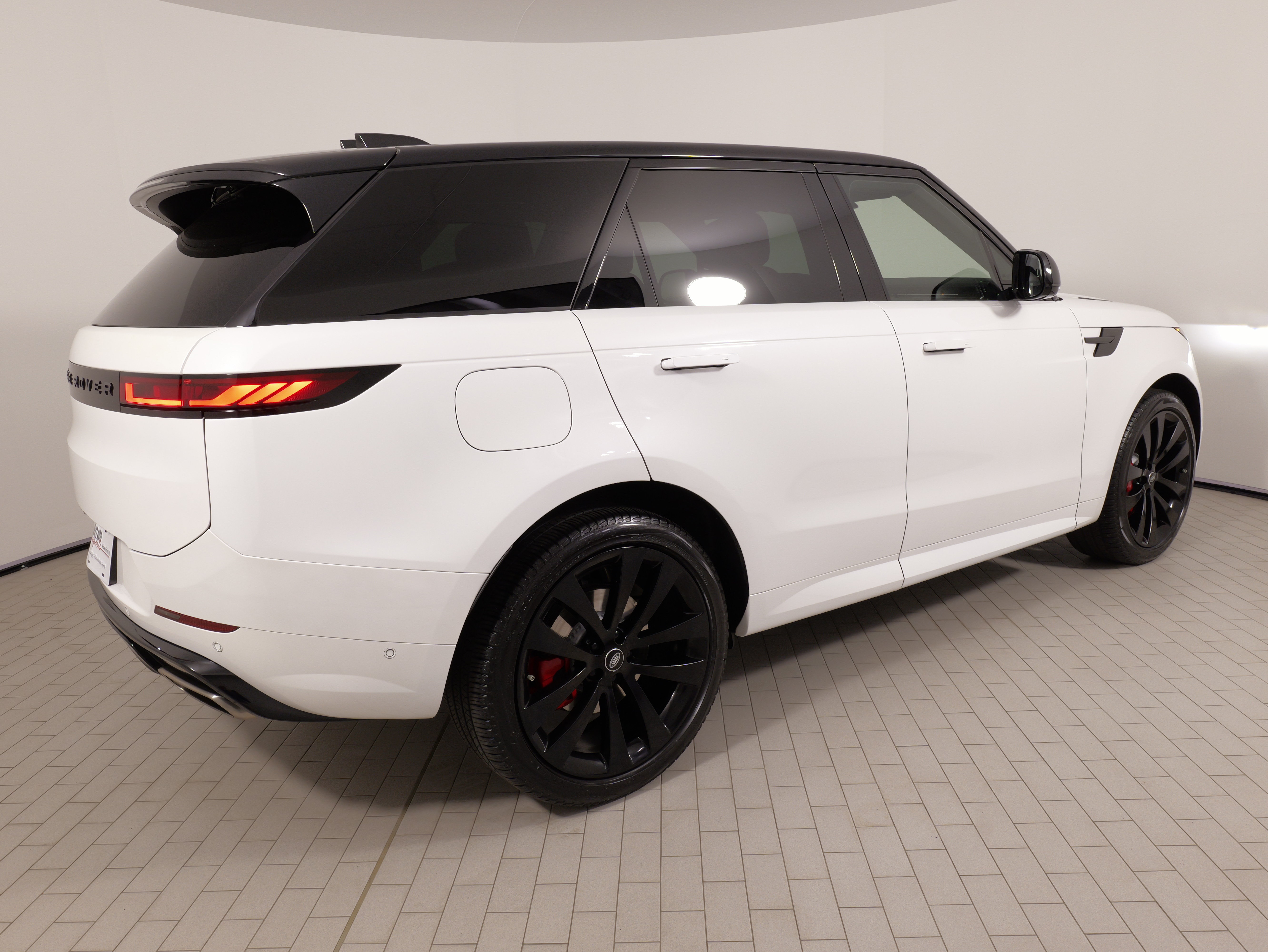 Used 2024 Land Rover Range Rover Sport Dynamic SE AWD/4WD image 10