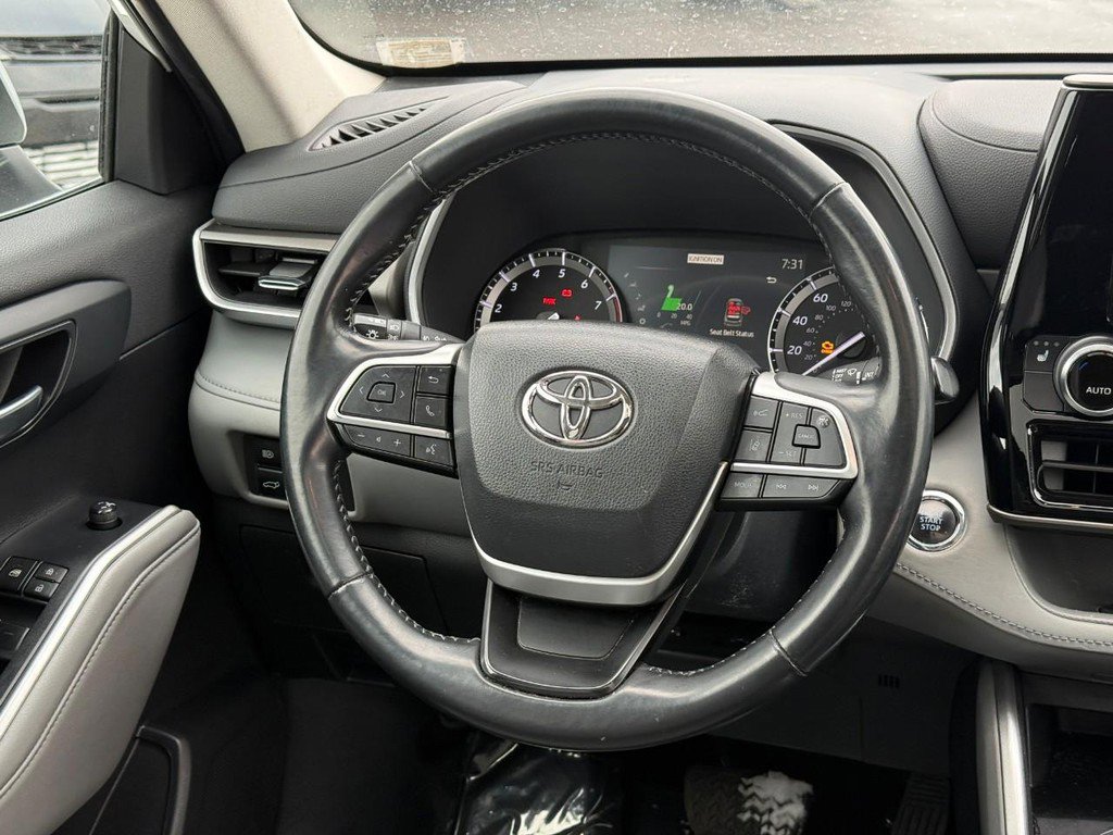 Used 2022 Toyota Highlander XLE image 15