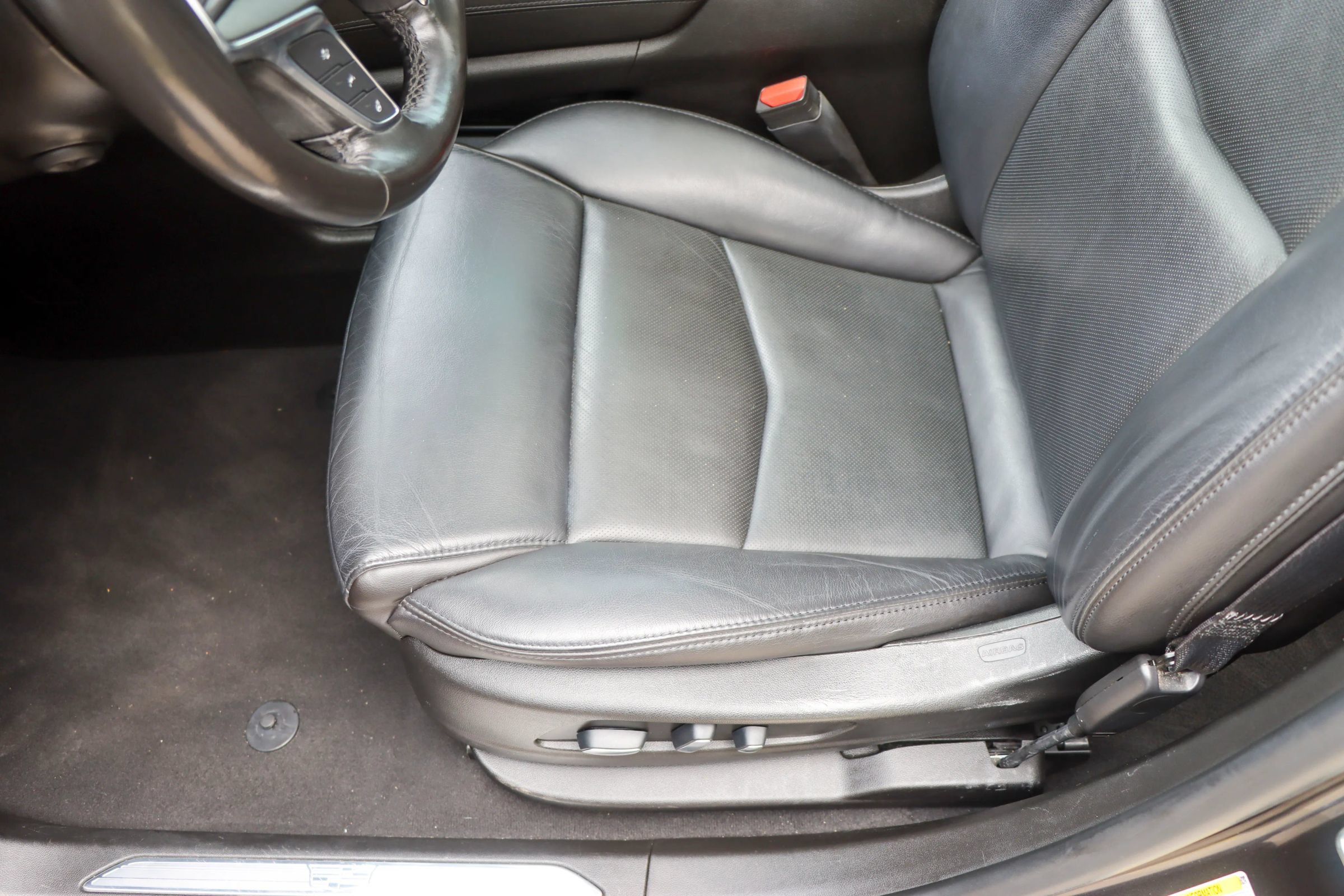 Used 2019 Cadillac XT5 Premium Luxury w/ Driver Assist Package FWD image 16