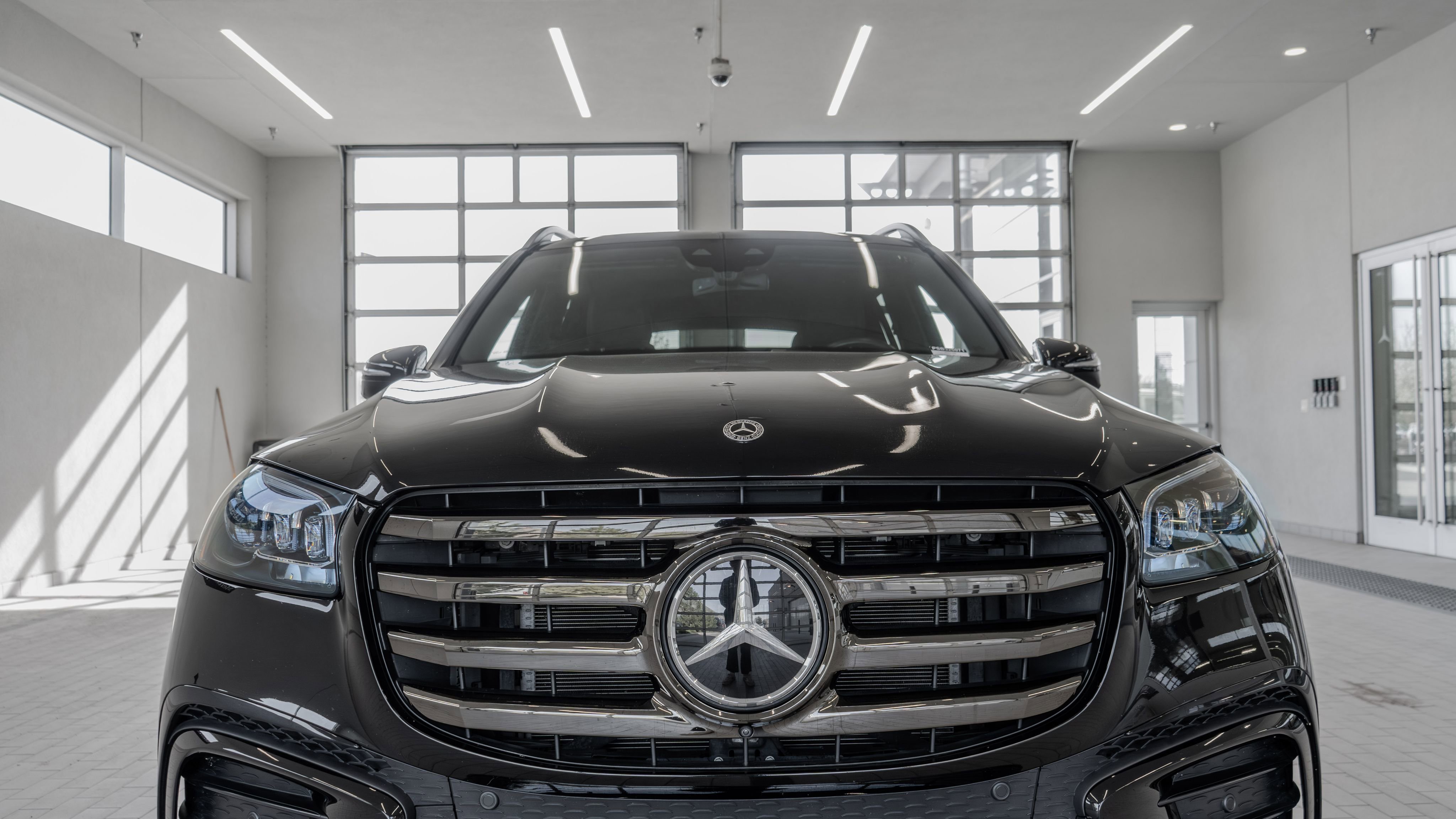 Certified 2025 Mercedes-Benz GLS 450 4MATIC w/ AMG Line Exterior image 23