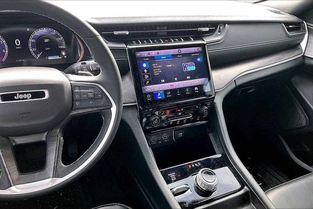 Used 2024 Jeep Grand Cherokee Limited w/ Black Appearance Package image 9