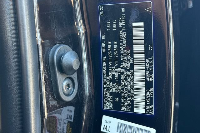 Used 2022 Toyota Highlander XLE AWD/4WD image 35