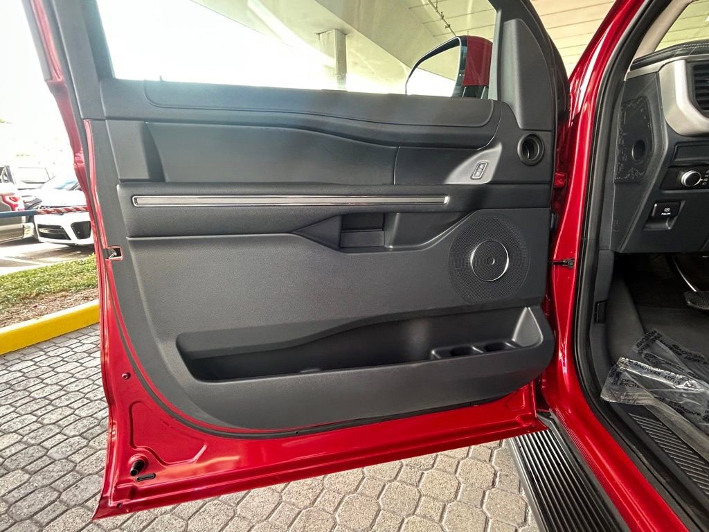 Used 2022 Ford Expedition XLT image 36