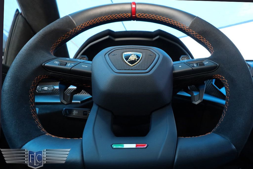 Used 2024 Lamborghini Urus Performante AWD/4WD image 40