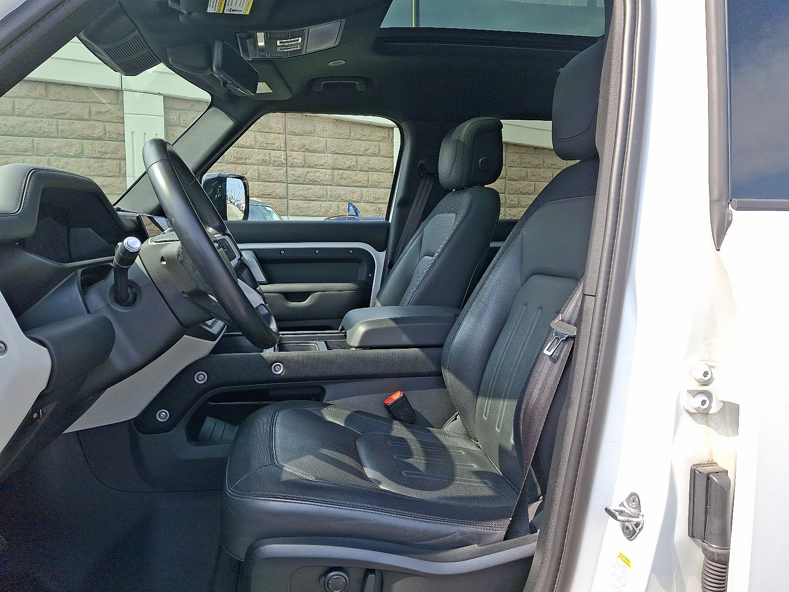 Used 2022 Land Rover Defender 110 X-Dynamic HSE image 13