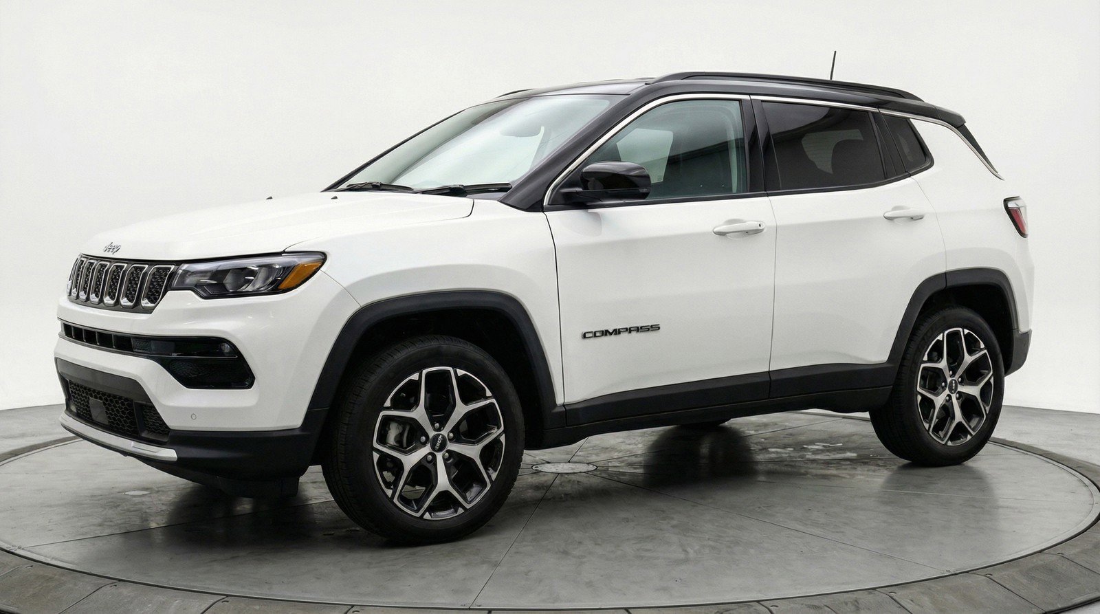 Used 2025 Jeep Compass Limited AWD/4WD image 3