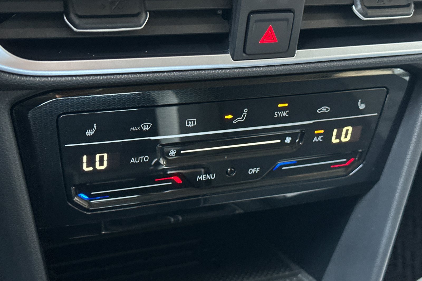 New 2027 Volkswagen Taos SE FWD image 18
