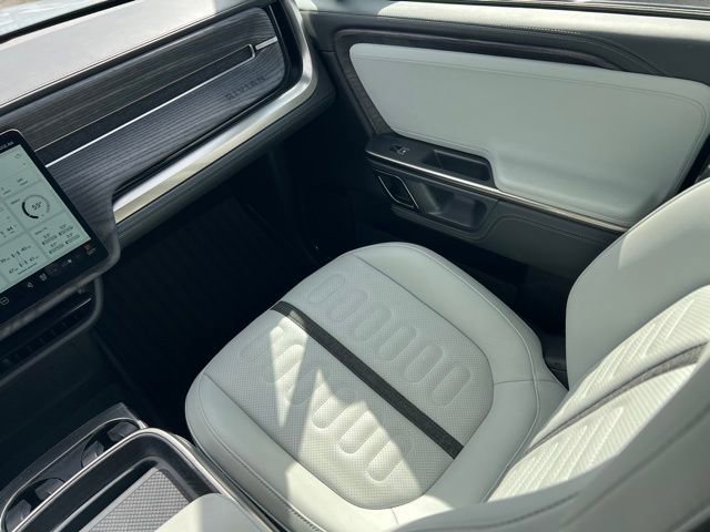 Used 2023 Rivian R1S Adventure image 11