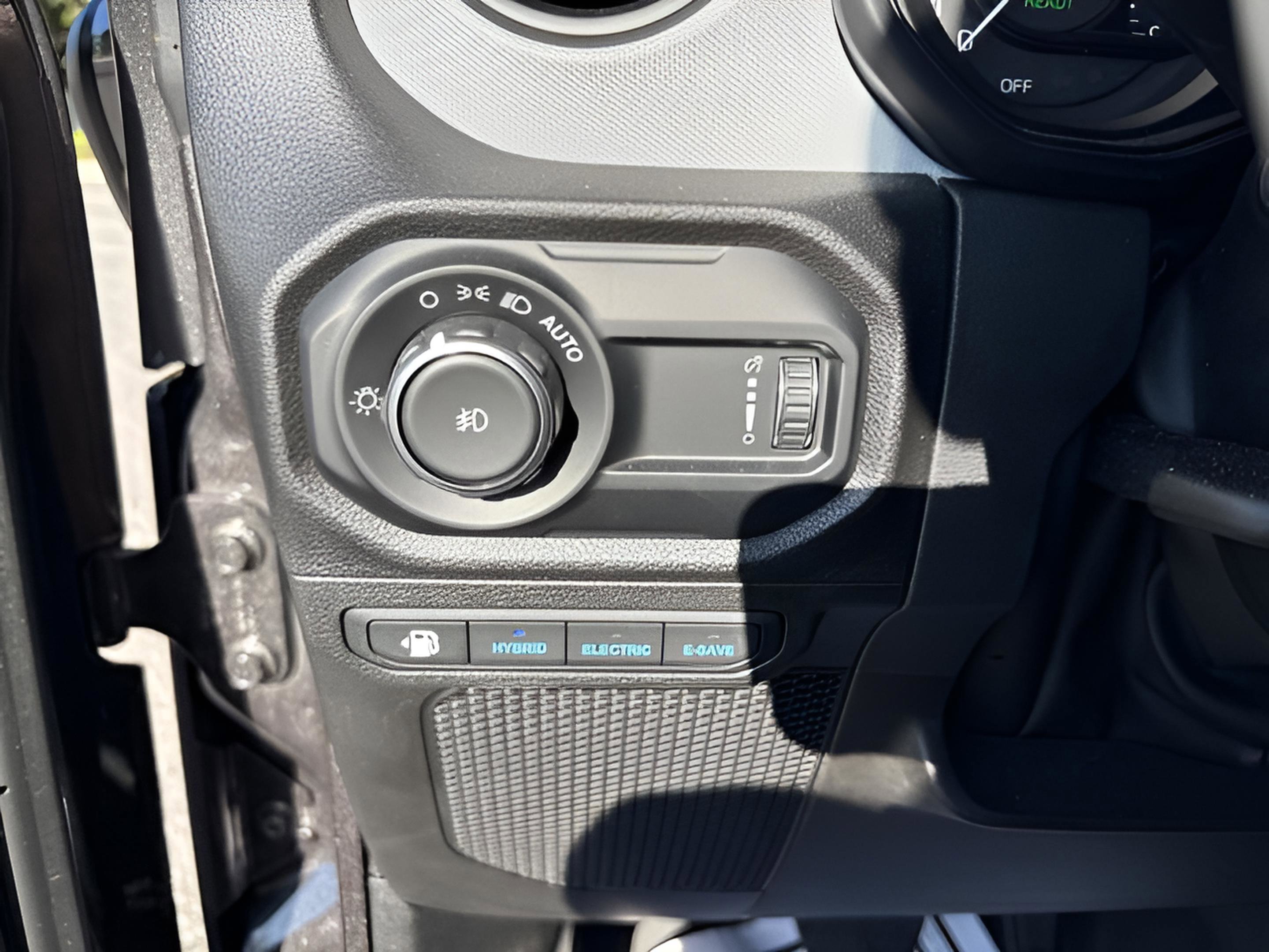 Used 2025 Jeep Wrangler Sport S w/ Convenience Group image 15