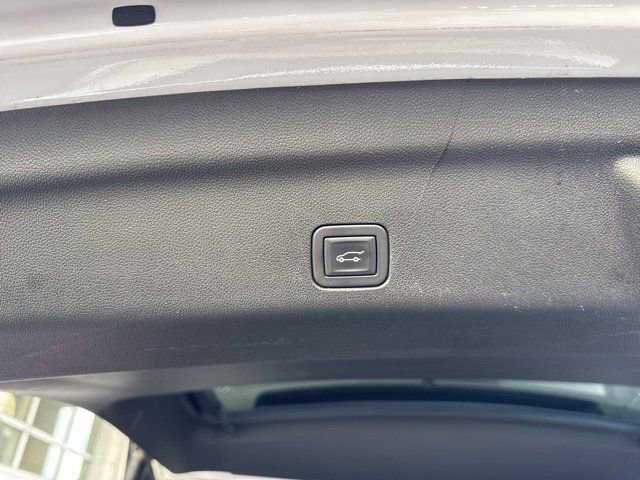 Used 2023 Cadillac Escalade Premium Luxury image 19