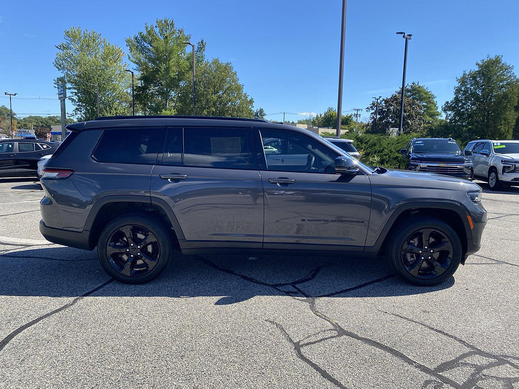 Used 2024 Jeep Grand Cherokee L Altitude AWD/4WD image 8
