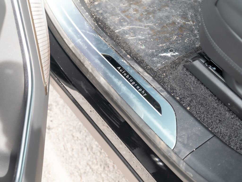 New 2026 Land Rover Range Rover Long Wheelbase Autobiography image 16