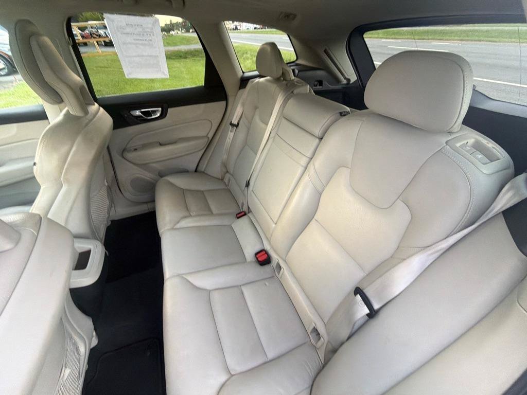 Used 2018 Volvo XC60 T5 Momentum w/ Vision Package AWD/4WD image 24