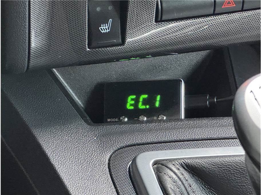Used 2009 Dodge Challenger SRT8 w/ SRT Option Group II RWD image 27