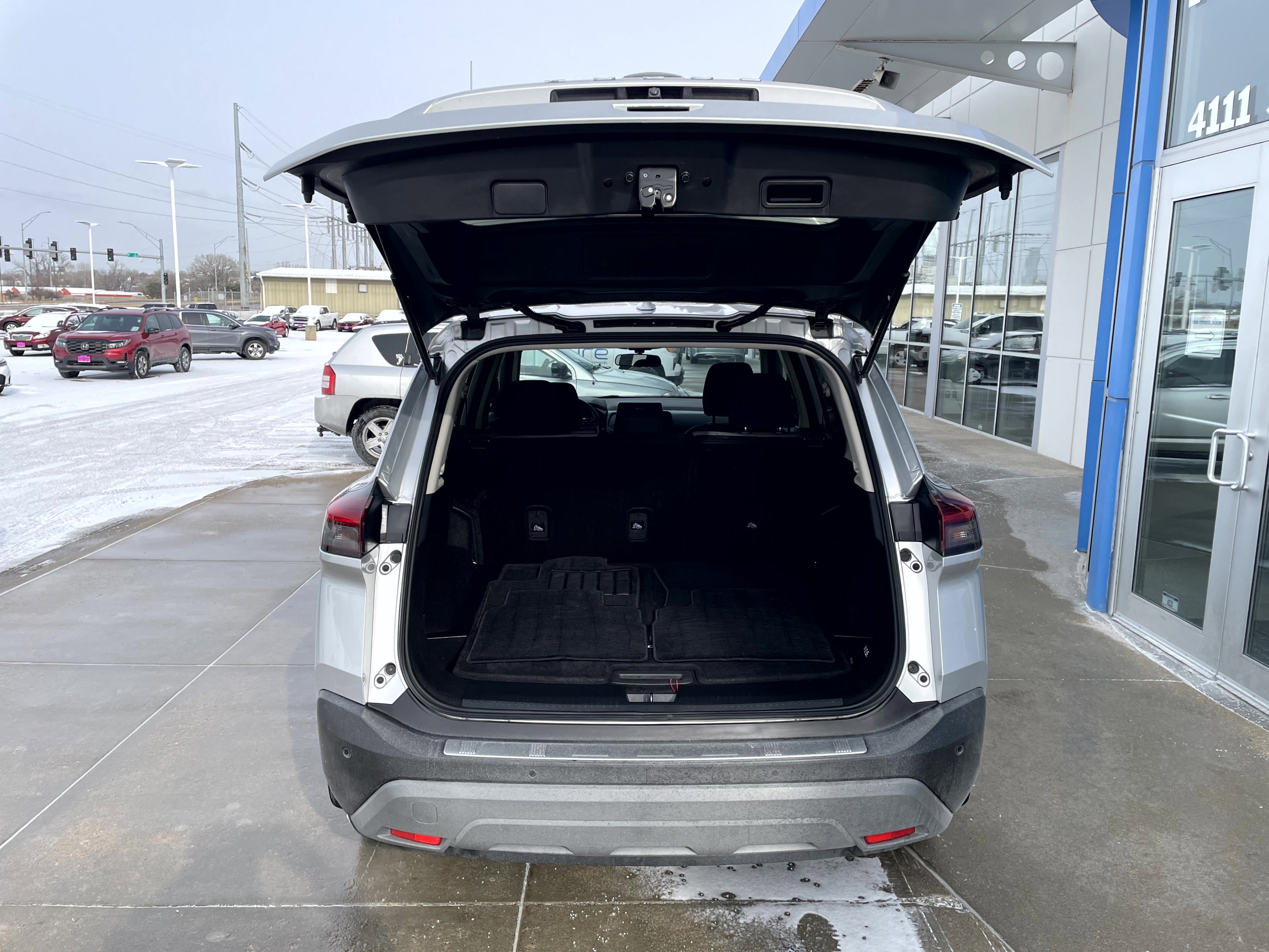 Used 2022 Nissan Rogue SV image 8
