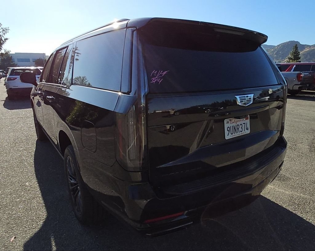 Used 2025 Cadillac Escalade ESV Sport w/ LPO, ONYX Package AWD/4WD image 9