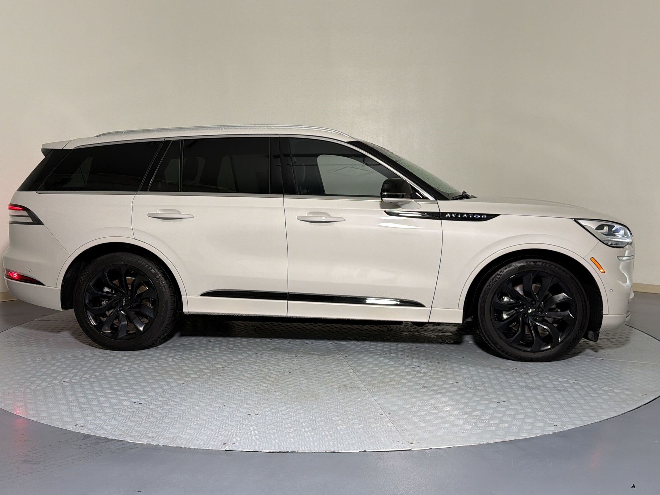 Used 2022 Lincoln Aviator Grand Touring w/ Equipment Group 301A AWD/4WD image 8