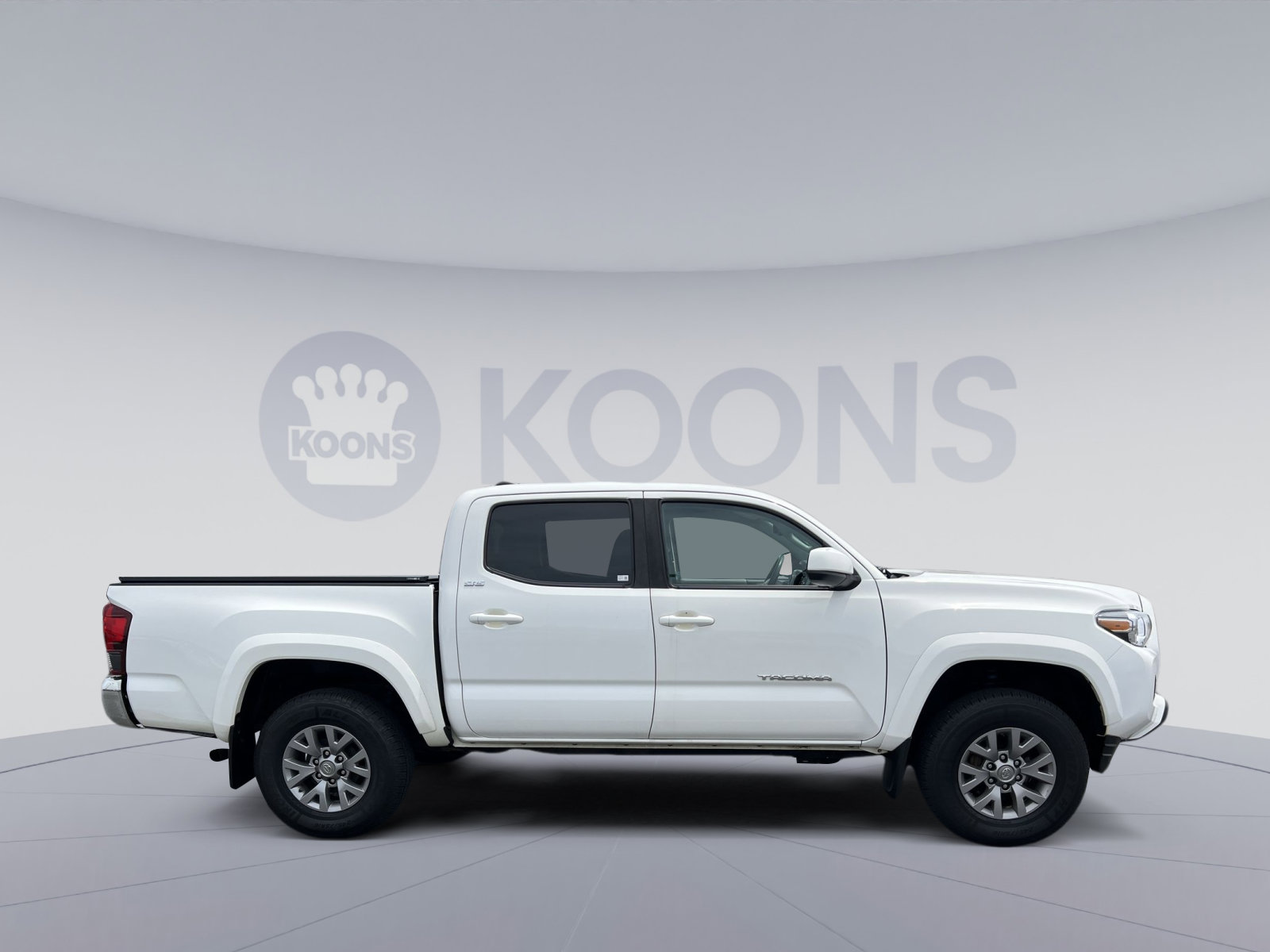 Used 2019 Toyota Tacoma SR5 AWD/4WD image 8