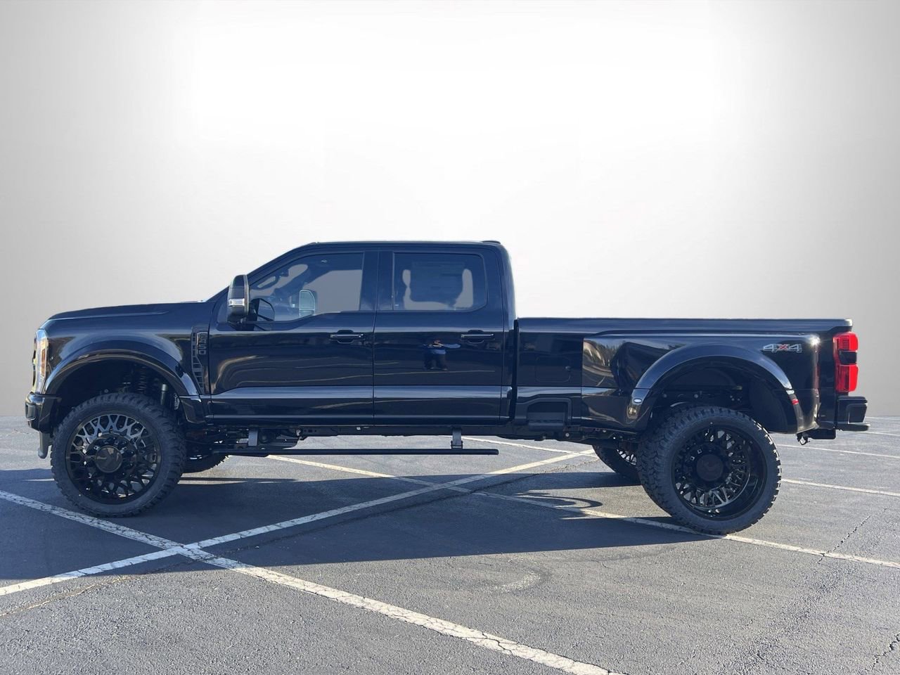 New 2026 Ford F450 Platinum image 28