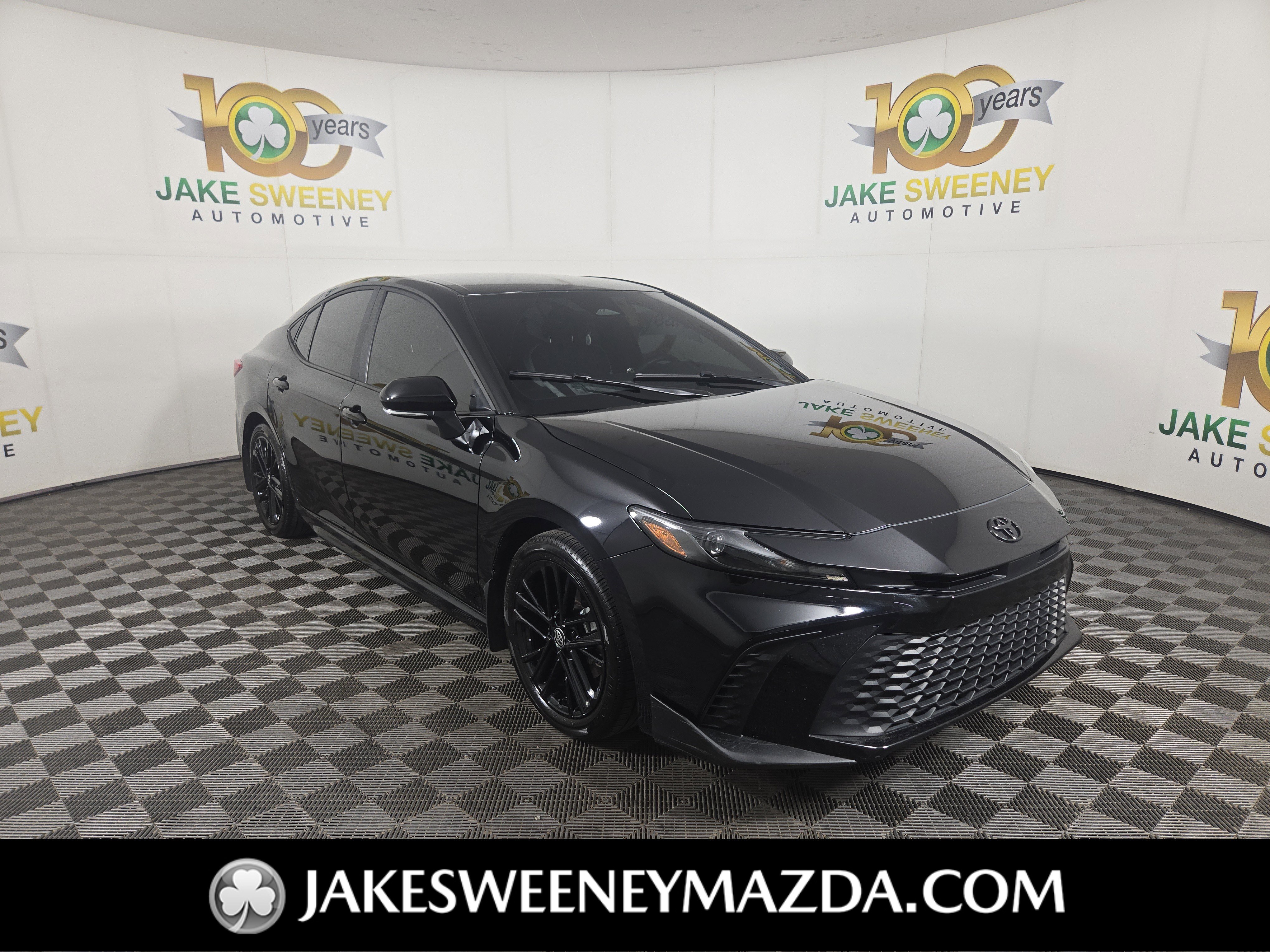 Used 2025 Toyota Camry SE FWD image 1