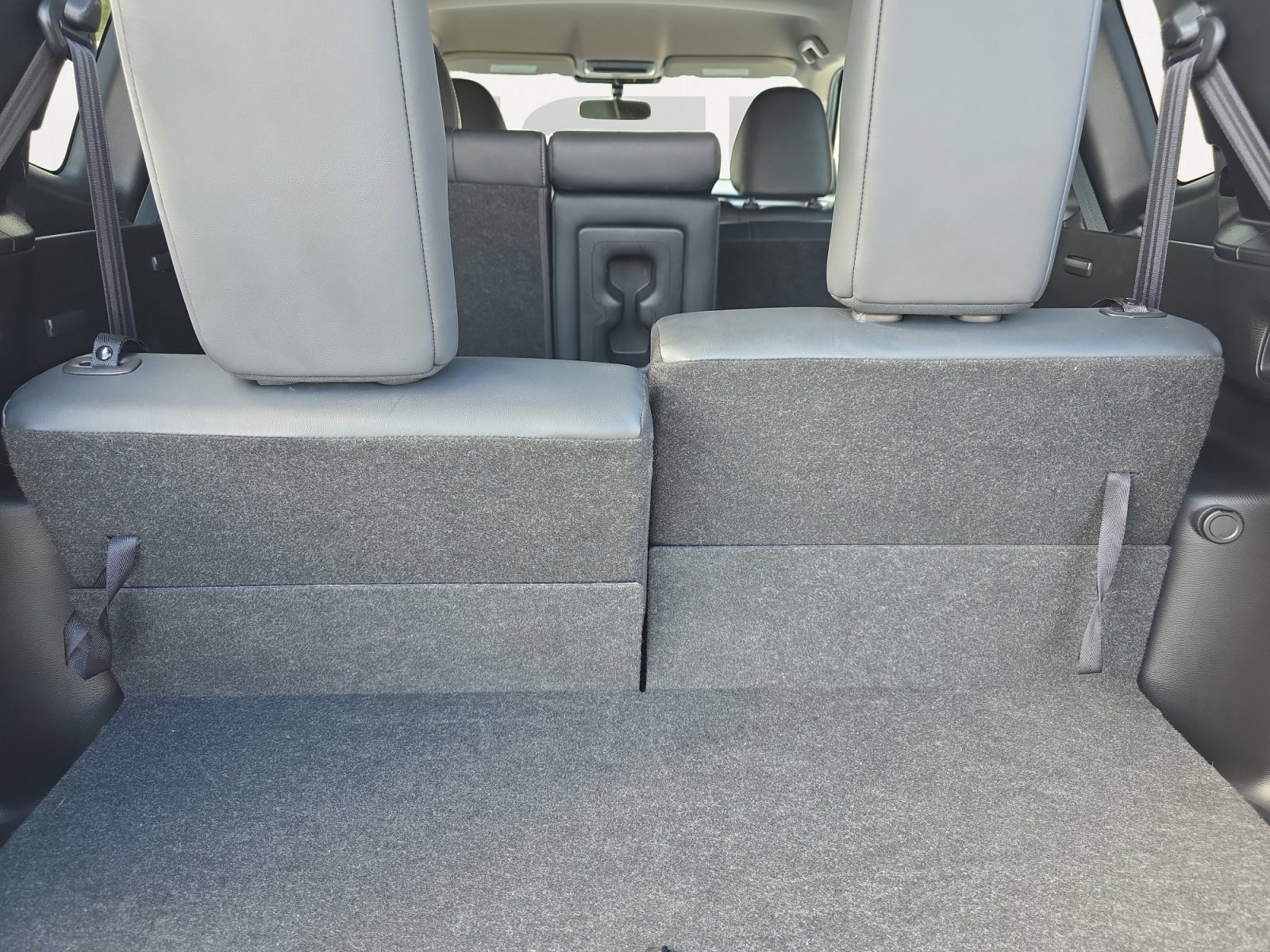 Used 2024 Mitsubishi Outlander SE image 11