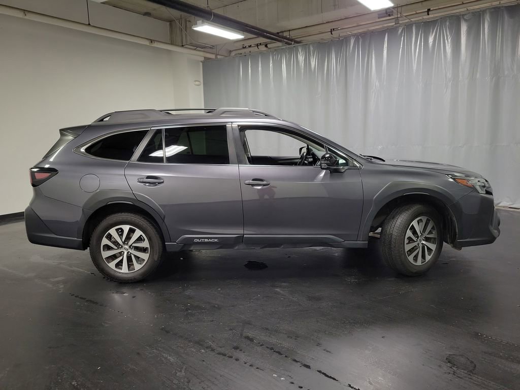 Used 2023 Subaru Outback Premium AWD/4WD image 9