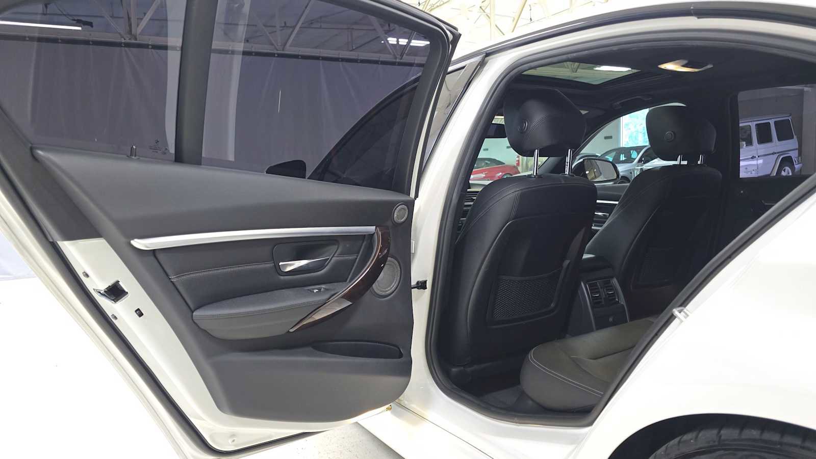 Used 2017 BMW 330e 330e iPerformance image 15