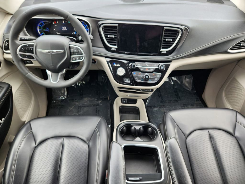Used 2024 Chrysler Pacifica Limited FWD image 15
