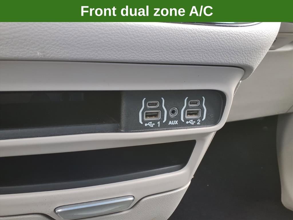 Used 2023 Chrysler Pacifica Touring-L FWD image 29