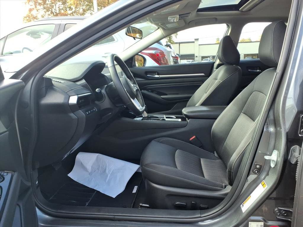 Used 2021 Nissan Altima 2.5 SV w/ SV Premium Package image 11