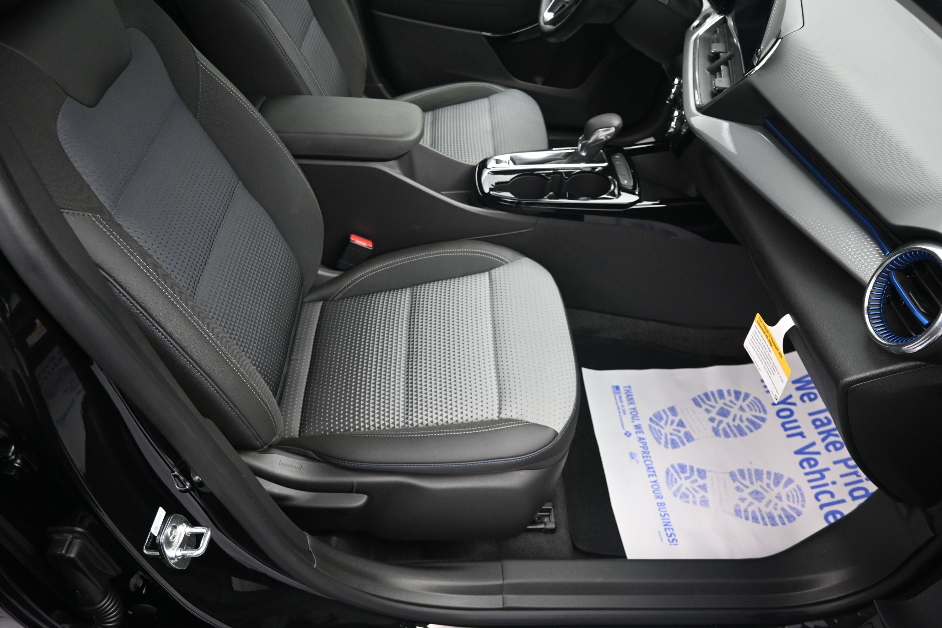 Used 2025 Chevrolet Trax LT w/ LT Convenience Package FWD image 28