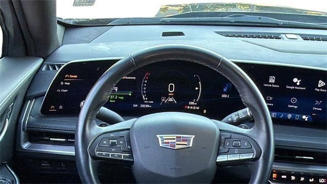 Used 2025 Cadillac XT4 Premium Luxury image 15