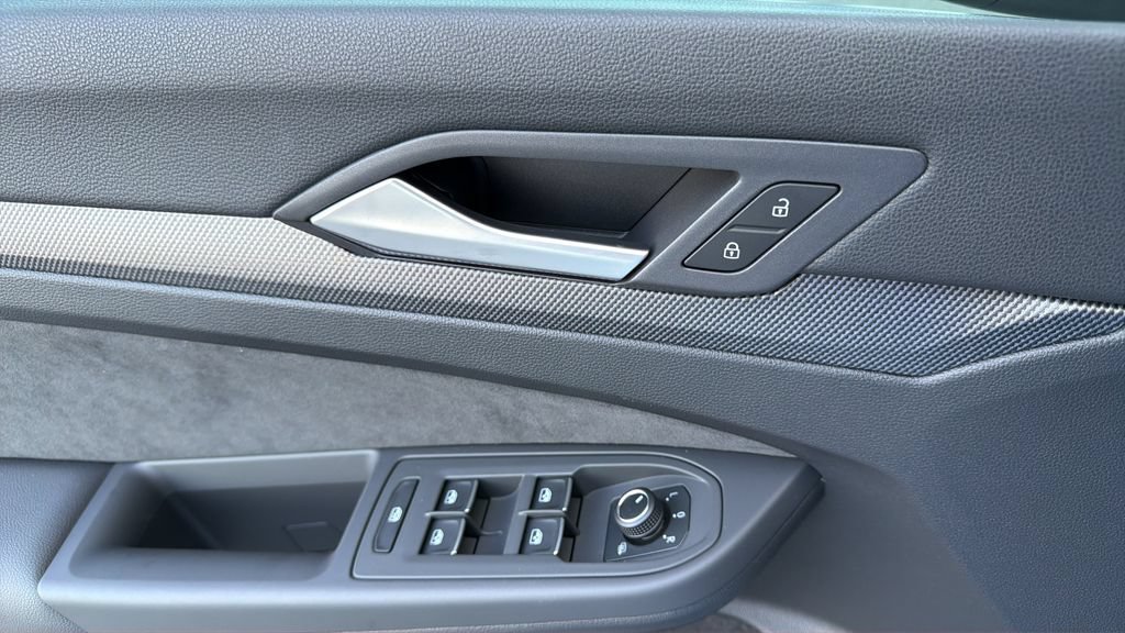 New 2026 Volkswagen GTI SE FWD image 20