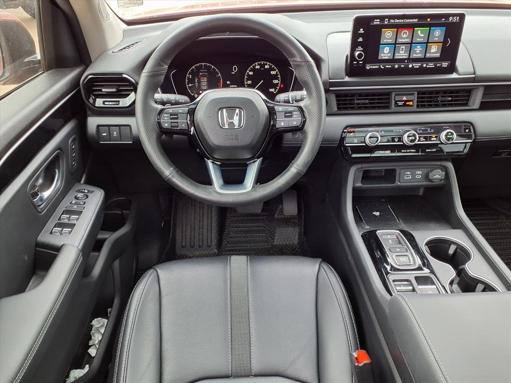 Used 2025 Honda Pilot Touring image 3