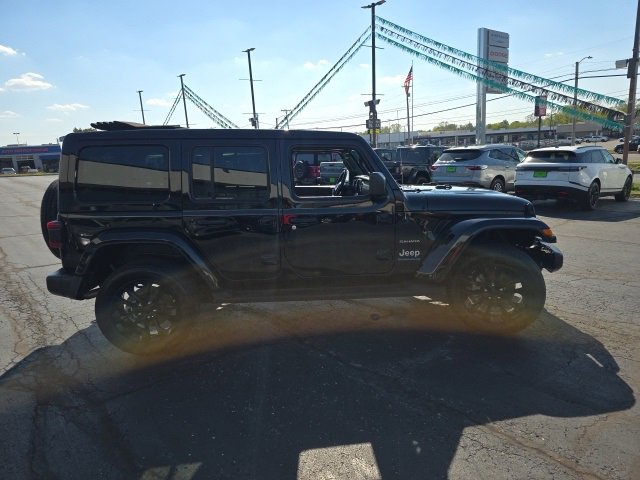 Used 2023 Jeep Wrangler Unlimited Sahara w/ Cold Weather Group image 8