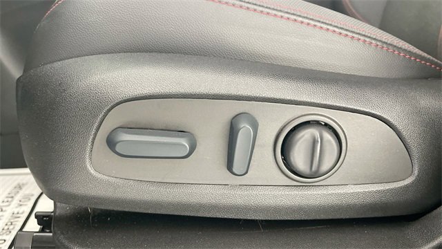 Used 2022 Chevrolet Equinox RS w/ Infotainment Package image 35