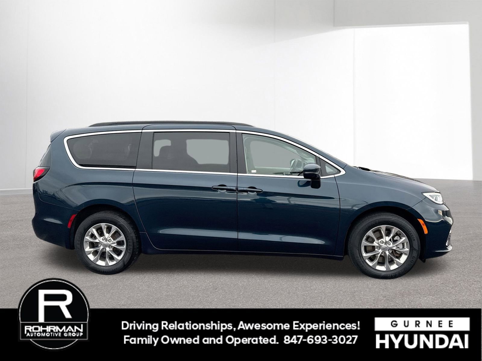 Used 2022 Chrysler Pacifica Touring-L image 9