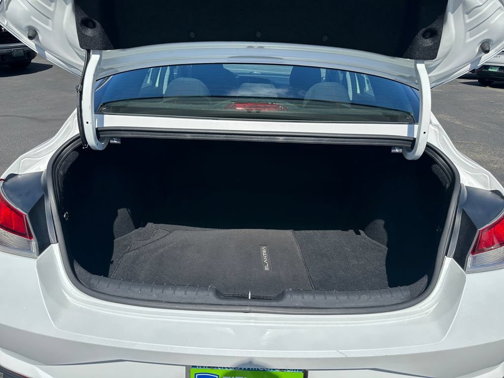 Used 2022 Hyundai Elantra SEL w/ Cargo Package FWD image 23