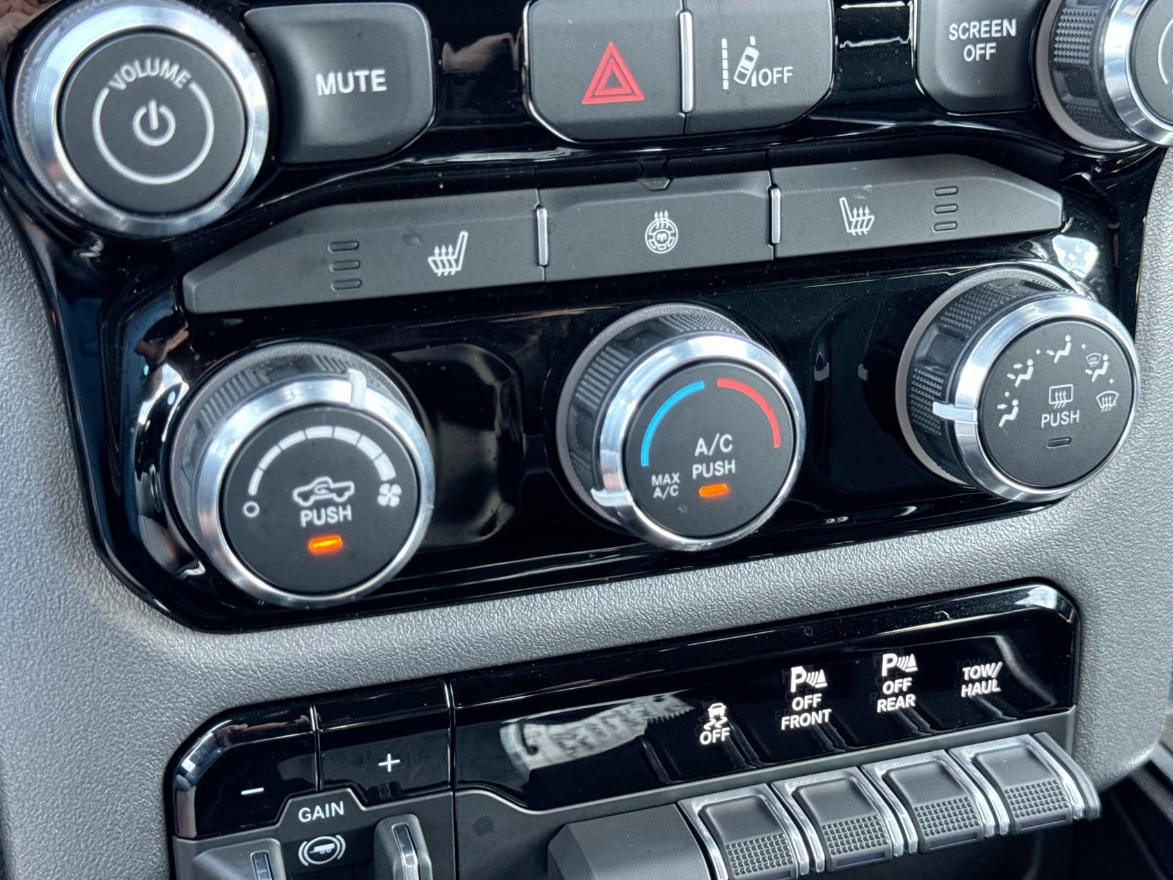 Used 2025 RAM 1500 Big Horn AWD/4WD image 18