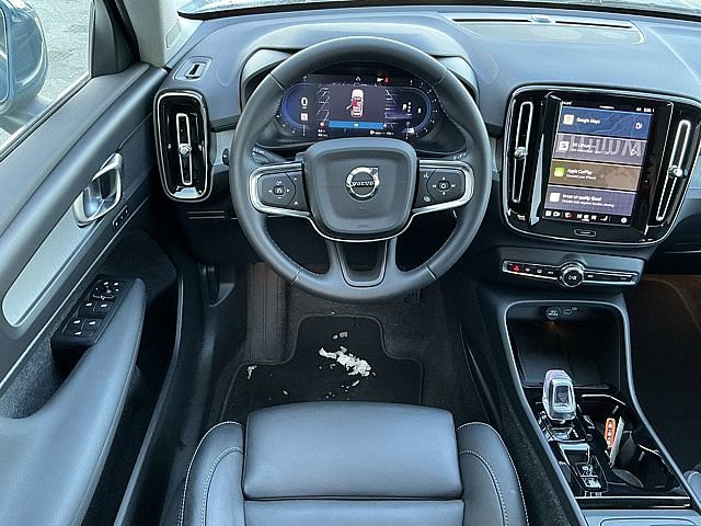 Used 2025 Volvo XC40 B5 Plus image 5
