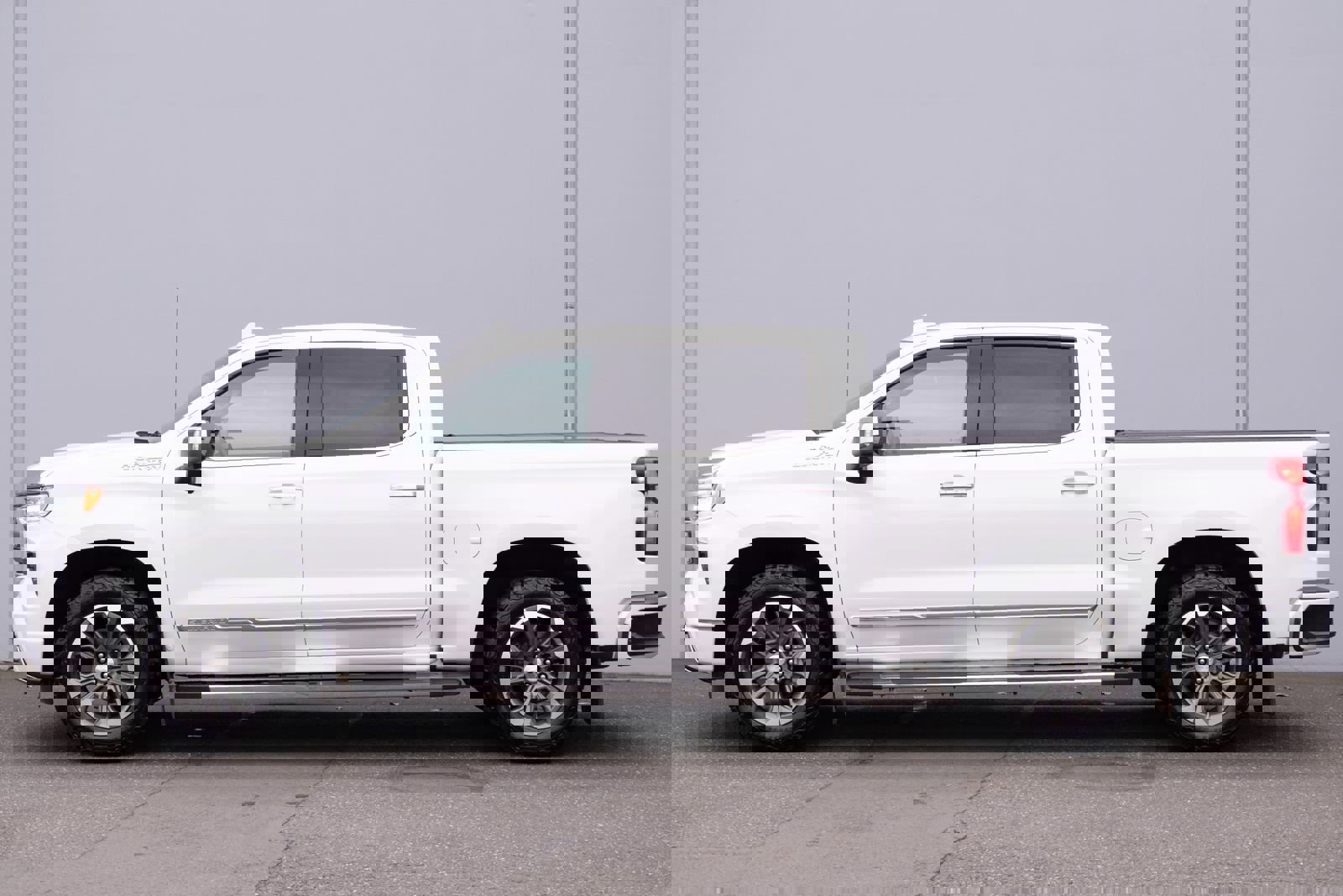 Used 2023 Chevrolet Silverado 1500 High Country w/ Technology Package image 30